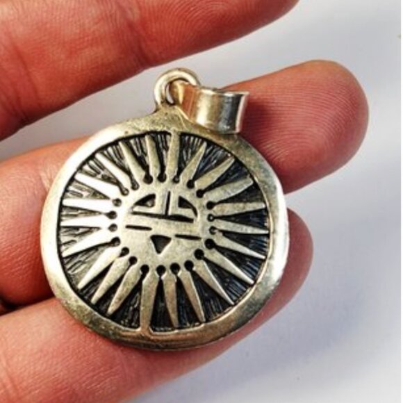 Vintage Sterling Silver Aztec Sun Pendant Mexican Solid Round Tribal Boho - Picture 1 of 5